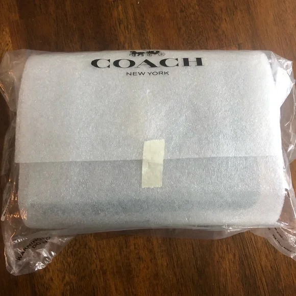 NWT $295 Coach Bowery Croc-Embossed Leather with Gold Crossbody Chain! - Picture 16 of 16